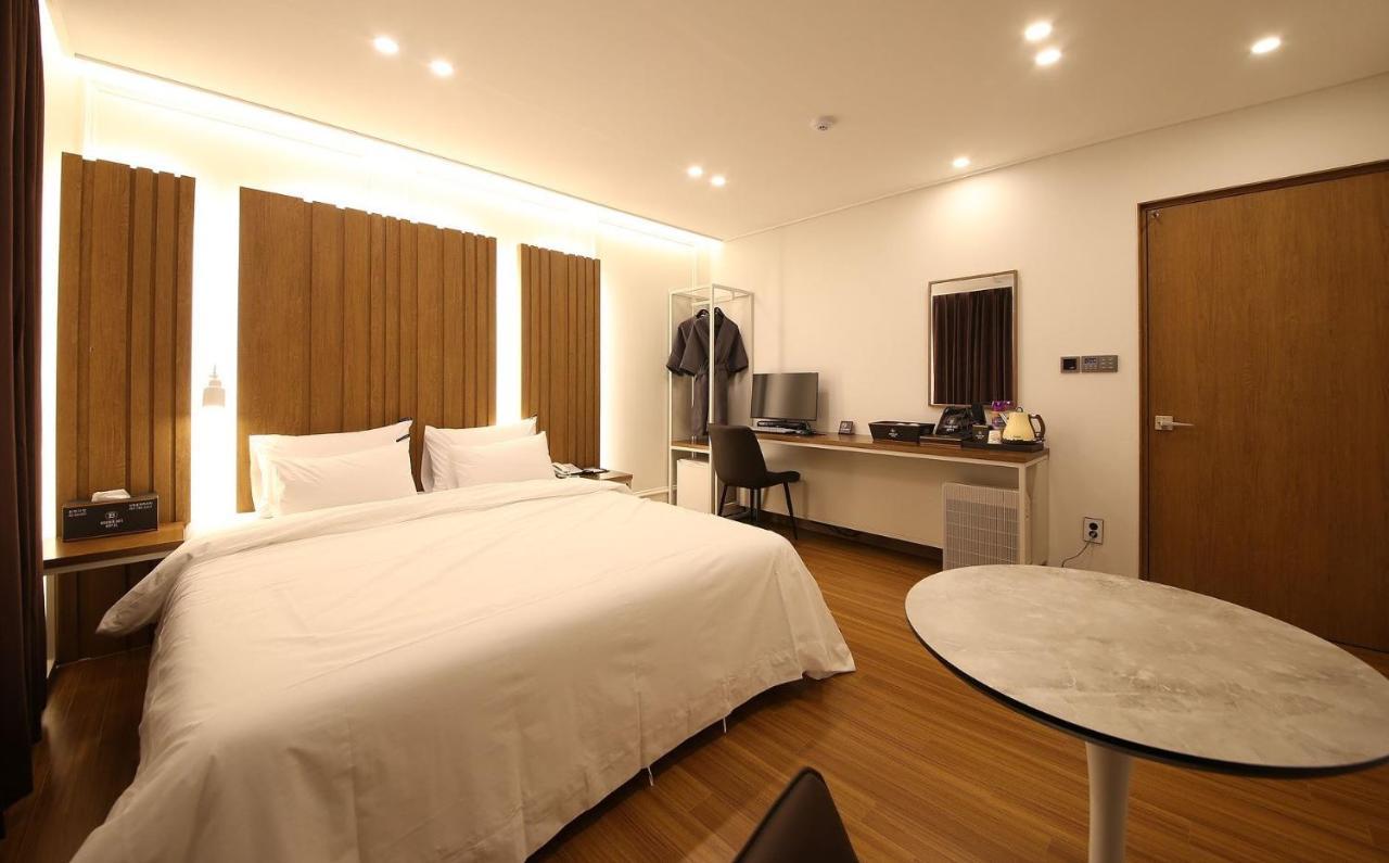 Brown Dot Hotel Sinan Kvangdzsu Kültér fotó
