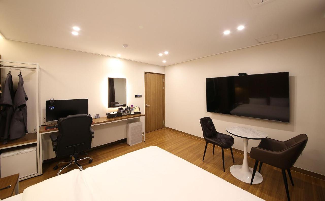 Brown Dot Hotel Sinan Kvangdzsu Kültér fotó