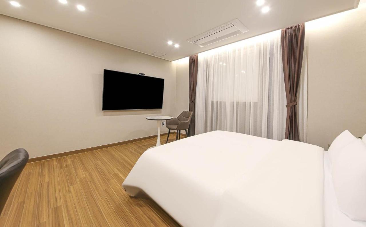 Brown Dot Hotel Sinan Kvangdzsu Kültér fotó