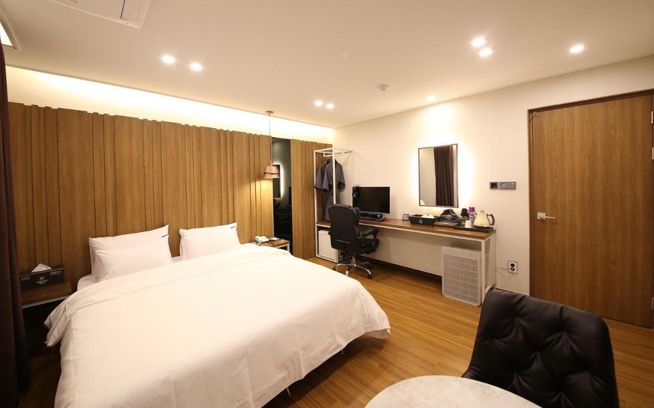 Brown Dot Hotel Sinan Kvangdzsu Kültér fotó